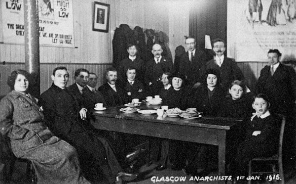 Φωτογραφία από μια συνάντηση της Αναρχικής Ομάδας της Γλασκώβης που τραβήχτηκε την 1η Ιανουαρίου 1915